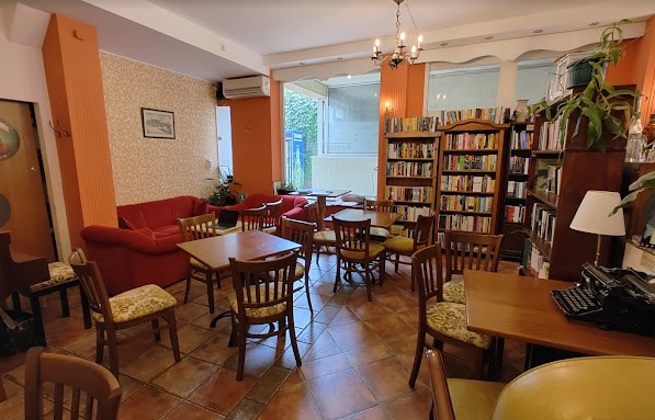 Fox Book Cafe